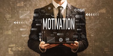 Motivasyon bir tablet bilgisayar tutan işadamı ile