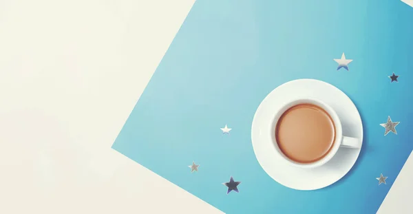 Una taza de café con pequeñas estrellas —  Fotos de Stock