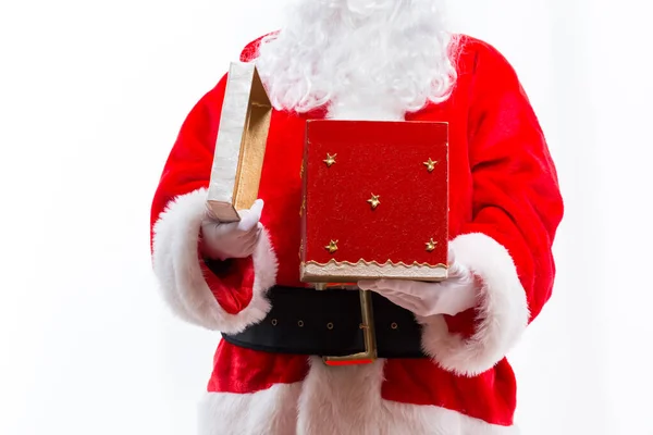 Santa aprendo una confezione regalo — Foto Stock