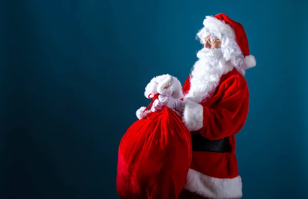 Babbo Natale con un sacco rosso — Foto Stock