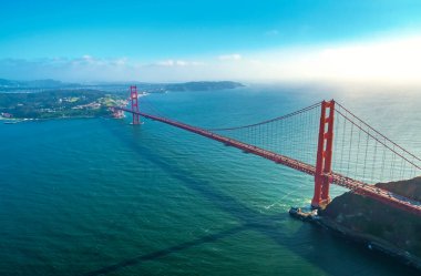 San Francisco 'daki Golden Gate Köprüsü 'nün havadan görünümü