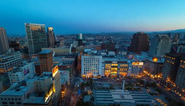 Güneş Union Square San Francisco üzerinde batıyor