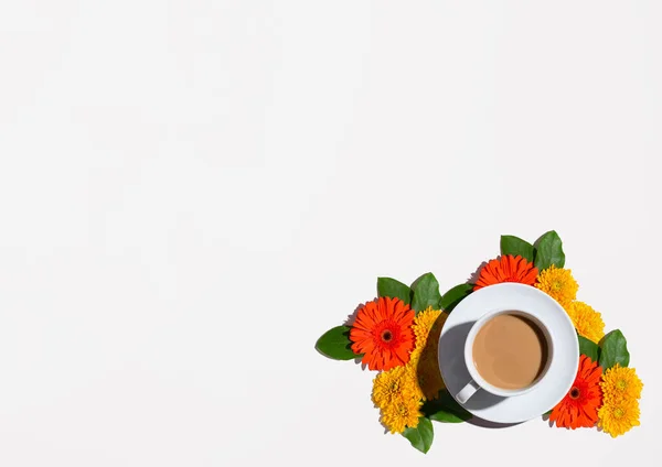 Autumn flower theme with a cup of coffee — Stock Photo, Image