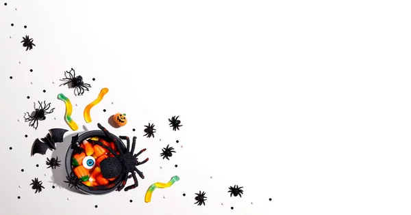 Хеллоуїн прикраси з відьмою котел — стокове фото