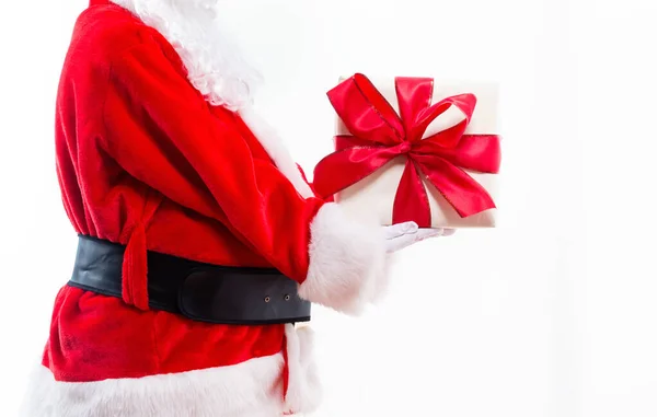 Der Weihnachtsmann mit einem Weihnachtsgeschenk — Stockfoto