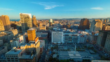 Güneş Union Square San Francisco üzerinde batıyor