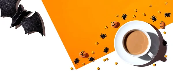 Halloween tema med en kopp kaffe — Stockfoto