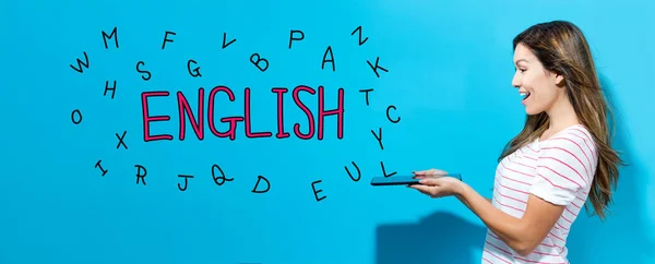 Aprender inglés con una mujer usando una tableta — Foto de Stock