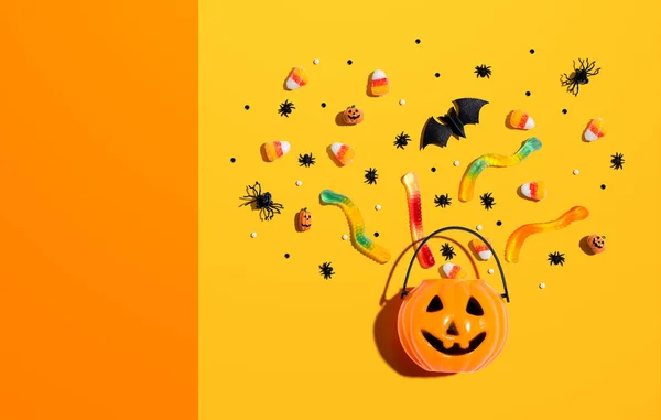 Dynia Halloween z dekoracjami — Zdjęcie stockowe