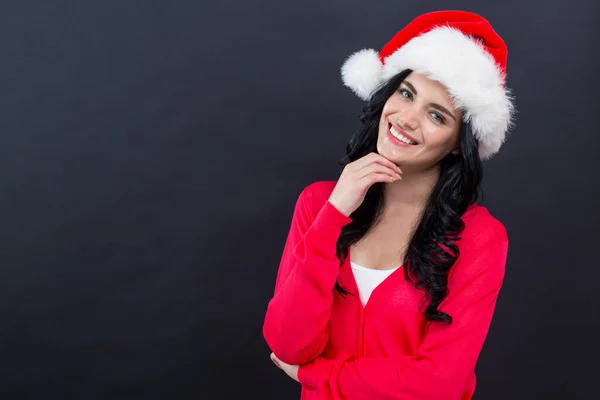 Mulher feliz com um chapéu de Pai Natal — Fotografia de Stock