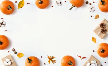 Turuncu kabaklarla sonbahar teması