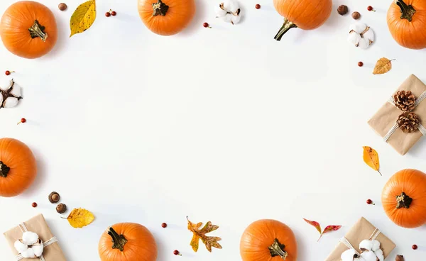 Herfst thema met oranje pompoenen — Stockfoto