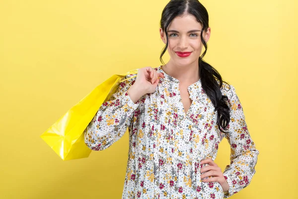 Femme avec un sac à provisions — Photo