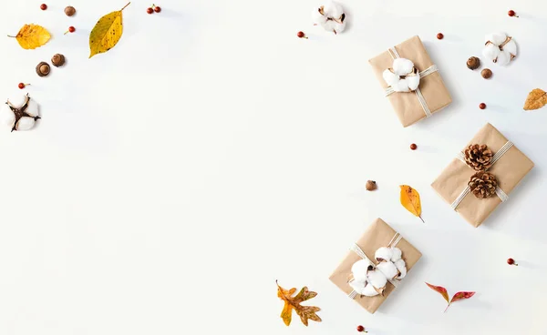 Geschenkdozen met herfstthema — Stockfoto