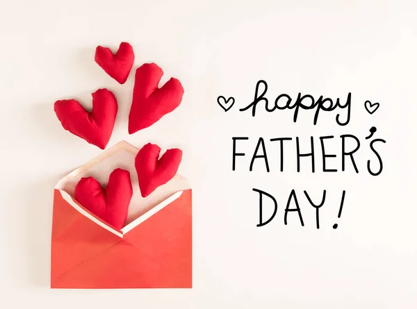 Mensagem do Dia dos Pais com almofadas vermelhas do coração — Fotografia de Stock