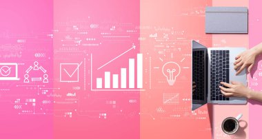 Bilgisayarla çalışan kişi ile pazarlama kavramı