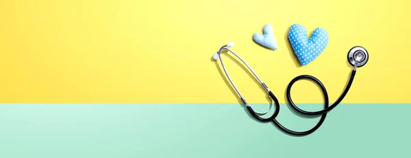 Tema di apprezzamento del medico con cuori e stetoscopio — Foto Stock