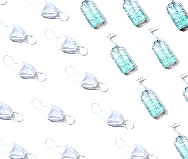 Máscaras y botellas de desinfectante —  Fotos de Stock