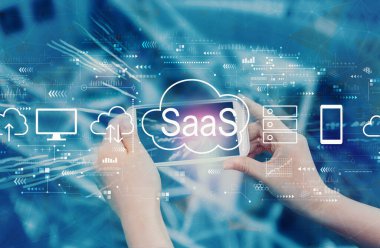 SaaS - akıllı telefon kullanan kişi ile bir hizmet kavramı olarak yazılım