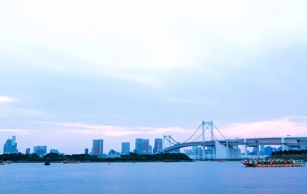 일본 오다이바에 있는 무지개 다리 — 스톡 사진