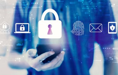 Akıllı telefon kullanan bir adamla internet ağı güvenliği kavramı