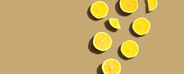 Свіжі жовті лимони вид зверху — стокове фото