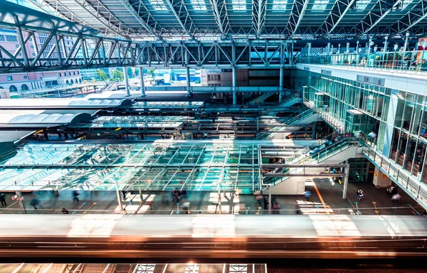 Άποψη των τρένων στο σταθμό Οσάκα, Ιαπωνία — Φωτογραφία Αρχείου