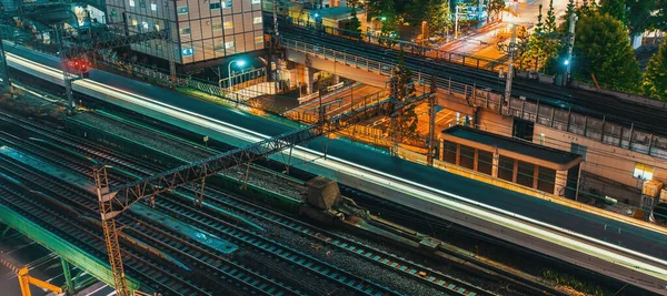 Treinen rijden door Tokio, Japan — Stockfoto