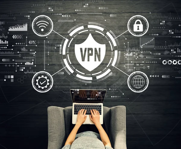 Concept VPN avec personne utilisant un ordinateur portable — Photo