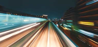 POV tren hareketi Tokyo, Japonya 'daki Yuikamome monoray konseptini bulanıklaştırdı