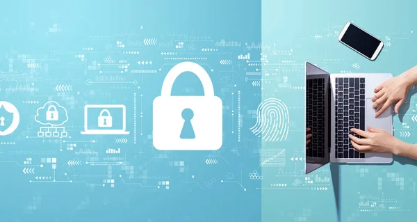 Internet netwerk security concept met persoon die werkt met laptop — Stockfoto