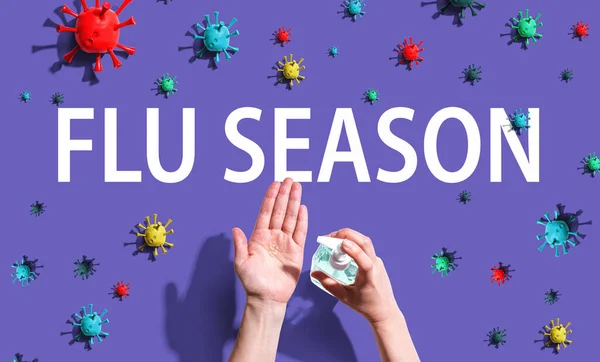 Тема сезону грипу з ручним дезінфікуючим засобом — стокове фото