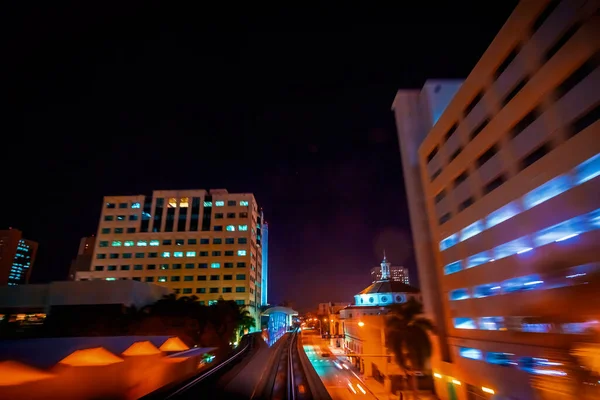 Miami Metro Mover Train POV in der Nacht — Stockfoto