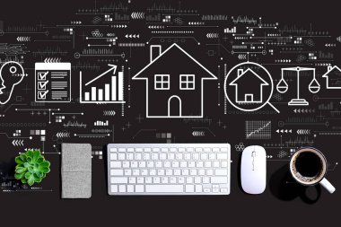 Bilgisayar klavyeli bir emlak teması