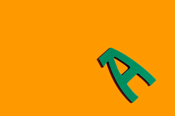 Літера зеленого кольору дерев'яний блок — стокове фото