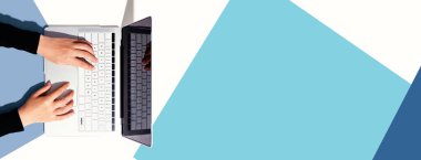 Dizüstü bilgisayar kullanan kişi