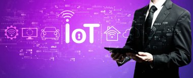 İş adamının tabletini kullanmasıyla ilgili ilginç bir tema