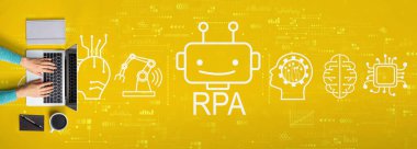 Bir dizüstü bilgisayar kullanan kişiyle robot işlem otomasyon temasıName