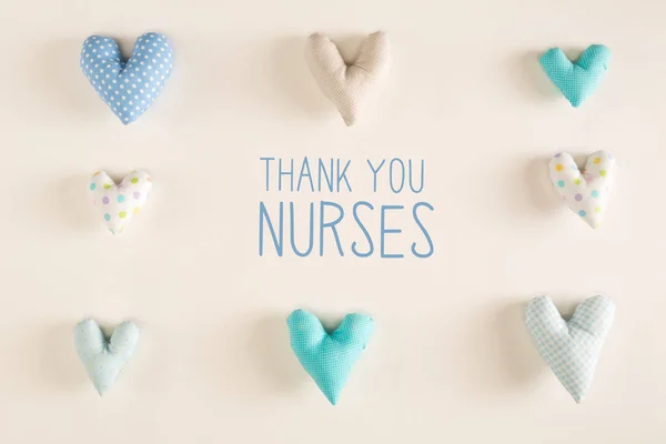 Message de remerciement infirmière avec coussins cardiaques bleus — Photo