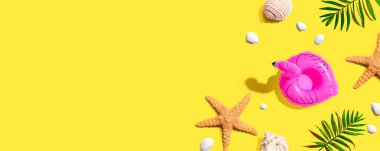 Pembe flamingolu yaz konsepti