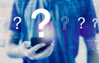 Akıllı telefon kullanan bir adamın soru işaretleri