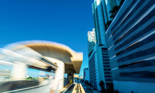 Miami Metro Mover Automatiserade tåg POV — Stockfoto