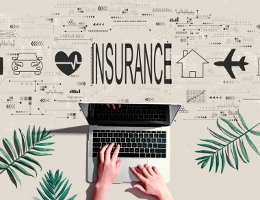 Bilgisayarı kullanan kişinin sigorta konsepti