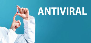 Laboratuvar şişesi tutan bir doktorun antiviral teması