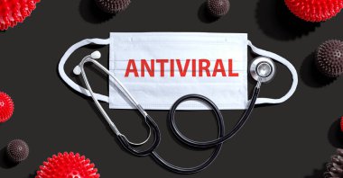 Maske ve steteskoplu antiviral tema