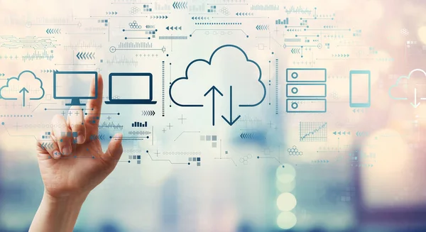 Cloud computing con la mano premendo un pulsante — Foto Stock