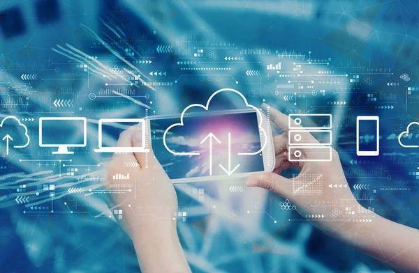 Cloud Computing mit Smartphone-Nutzung — Stockfoto