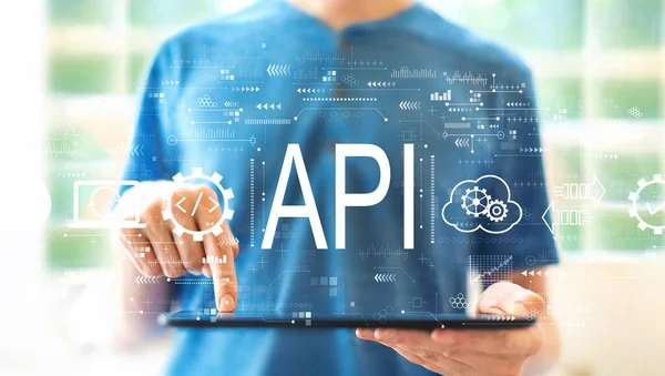 API - concepto de interfaz de programación de aplicaciones con el hombre usando una tableta —  Fotos de Stock