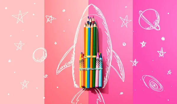 Powrót do tematu szkoły z ręcznie rysowane rakiety i ołówki — Zdjęcie stockowe