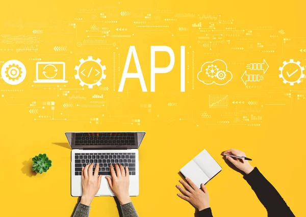 API -一緒に作業する人々とアプリケーションプログラミングインターフェイスの概念 — ストック写真